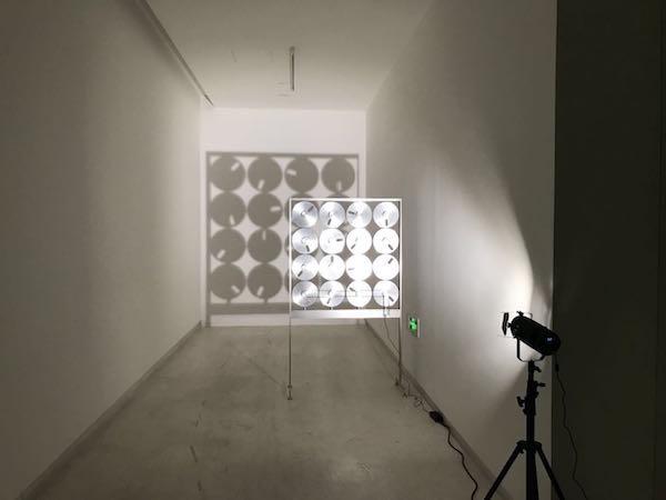 在一场“未搭建完”的北欧当代艺术展中，感受空间与声音